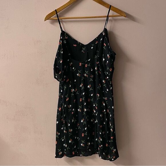 Shades of Blonde Black Cherry Print Cold-Shoulder Mini Dress Size S NWT - Picture 10 of 12